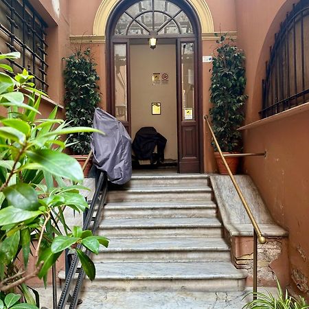 Nazionale Palace Suites Рим Экстерьер фото