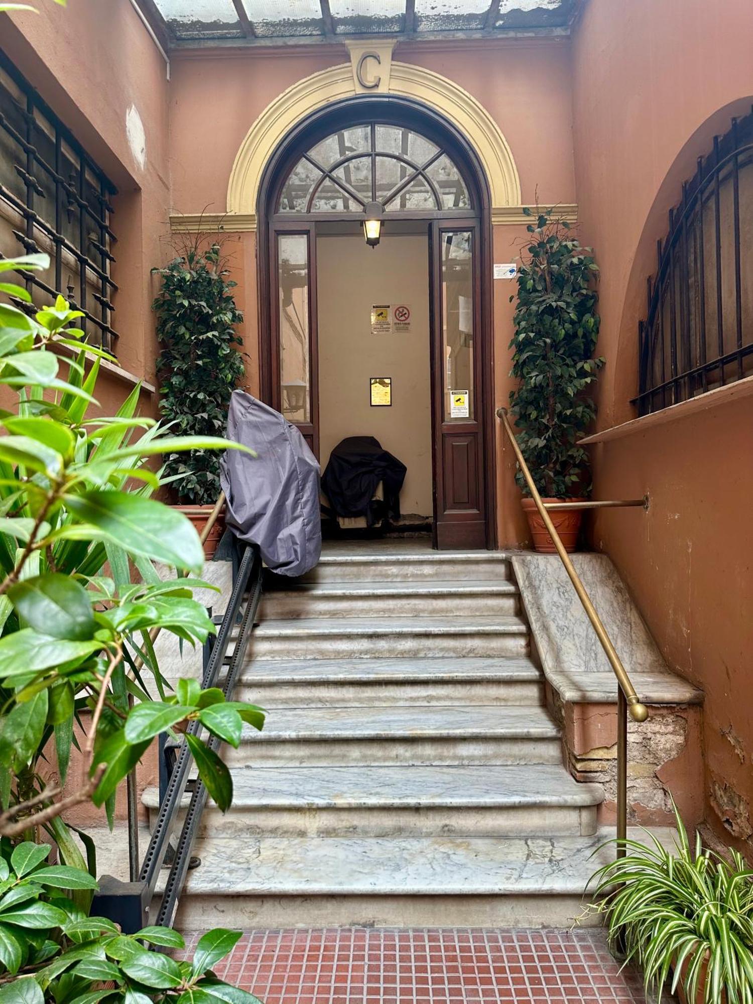 Nazionale Palace Suites Рим Экстерьер фото